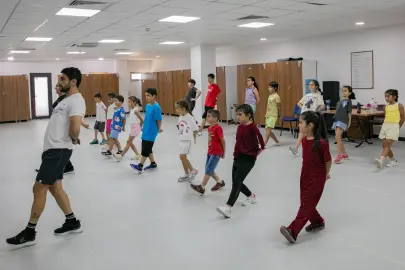 Mersin Büyükşehir’den çocuklara halk oyunları kursu