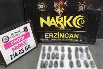 Mide ve bağırsaklarında 1 kilo 99 gram eroin taşıdılar