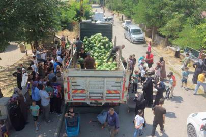 Muş karpuzu 8 mahallede vatandaşlara ücretsiz dağıtıldı