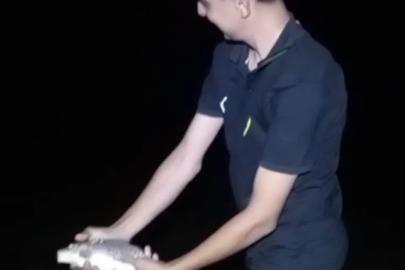 Oltasına takılan yavru sazanı "Büyü de gel" diyerek tekrar suya bıraktı