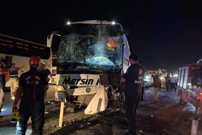 Şanlıurfa'da iki yolcu otobüsü çarpıştı, 13 kişi yaralandı