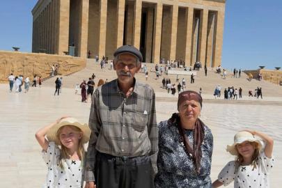 Türkiye bu aileyi konuşuyor. Mucize 34 yıl sonra geldi, hayâlleri olan Anıtkabir’i ziyaret ettiler