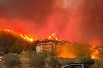 Yangın Fethiye'yi kuşattı, konutlar boşaltılıyor