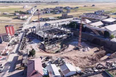 Yüksekova’da 100 yataklı hastane ek binası yükseliyor