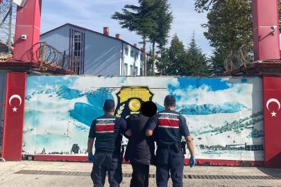 Aranan hükümlüyü jandarma yakaladı