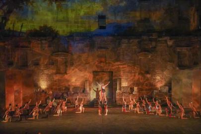Aspendos'ta perde kapandı