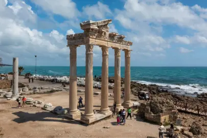 Bakan Ersoy: Turizmi 4 mevsime yaymak için çalışıyoruz