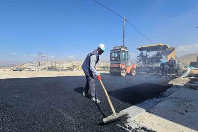 Battalgazi’de kırsal ve merkez mahallelerde asfalt çalışmaları sürüyor