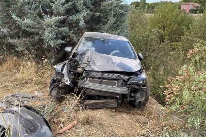Elazığ’da otomobil ağaca çarptı: 4 yaralı