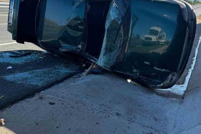 Elazığ’da otomobil yan yattı: 2 yaralı