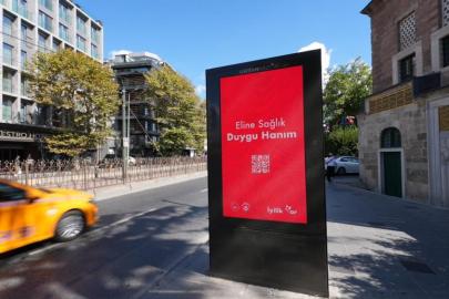 En işlek caddelerdeki QR kodlu mesajın sırrı çözüldü. Gözler 12 Eylül'e çevrildi