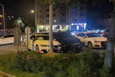 Erzurum’da kavşakta otomobiller çarpıştı: 2 yaralı