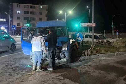 Erzurum’da kavşakta  trafik kazası: 3 yaralı