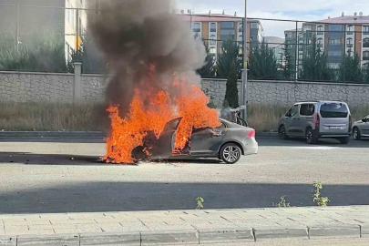 Erzurum’da korkutan araç yangını: Art arda patlamalar yaşandı