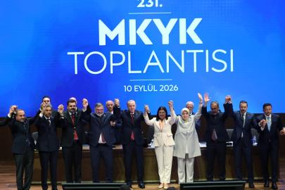 Foça Belediye Başkanı Saniye Bora Fıçı, AK Parti'ye katıldı