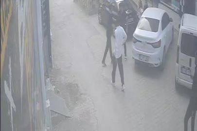 Genç kadını erkek arkadaşından kurtarmak isterken bıçaklandı
