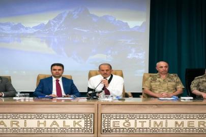 Hakkâri’de okul sağlığı ve güvenliği toplantısı yapıldı