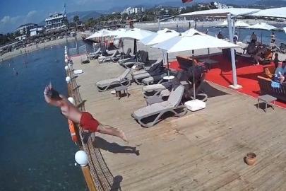 İskeleden sığ suya balıklama atlayan tatilci öldü