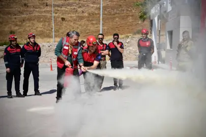 İzmir’de İtfaiye Haftası'nda nefes kesen tatbikat