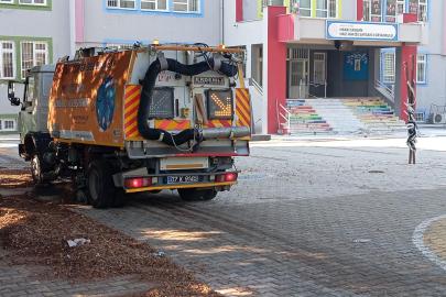 Kemer’de okul bahçelerinde temizlik
