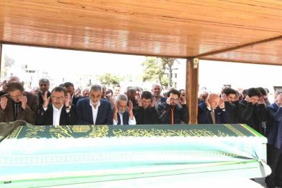 Palandöken Belediyesi eski başkanı Orhan Bulutlar’ın acı günü: Kız Kardeşi Edibe Avcı son yolculuğuna uğurlandı