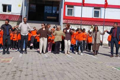 Posof’ta ilköğretim haftası davul zurnayla başladı: 49 köyün öğrencisi merkeze taşınıyor