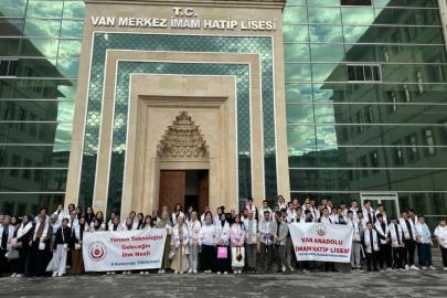 Van Anadolu İmam Hatip Lisesinden TEKNOFEST’e 100 kişilik katılım