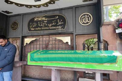 9 ay önce emekli oldu, kalp krizi hayattan kopardı: Ruhi Öğretmen son yolculuğuna uğurlandı