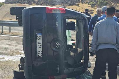 Adilcevaz’da kamyonet takla attı: 2 yaralı