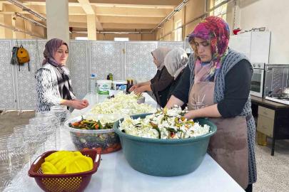 Ağrı’da ata tohumuyla yetişen lahanalar turşuya dönüşüyor