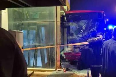 Ankara'da EGO otobüsü üst geçidin ayağına çarptı: 24 yaralı