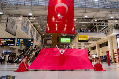 Antalya Havalimanı'nda 29 Ekim coşkusu