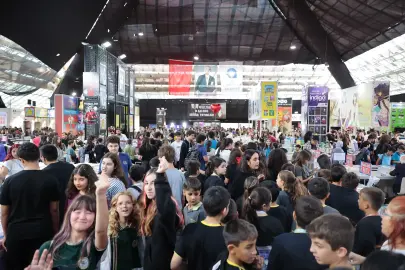 Antalya Kitap Fuarı’nda edebiyat rüzgarı sürüyor