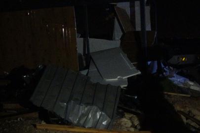 Antalya'da hortum konteynerleri parçaladı, kule vinci devirdi; 4 ölü, 1 yaralı