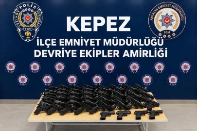 Antalya’da kaçak silah operasyonu