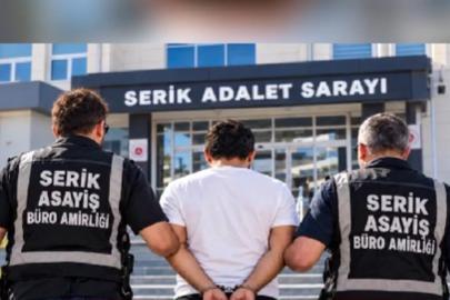 Antalya’da kendisini polis olarak tanıtıp 15 bin dolar dolandıran şüpheli tutuklandı