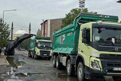 Arpaçay’da vatandaşlar sıcak asfalta kavuştu