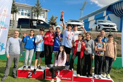 Aşkale YİBO’dan atletizmde kupa ve madalya başarısı