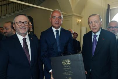 Bakan Ersoy, Bursevî’nin 300 yıllık mirasını Cumhurbaşkanı Erdoğan’a takdim etti
