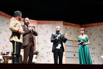 Balıkesir Şehir Tiyatrosu seyirciden tam not aldı