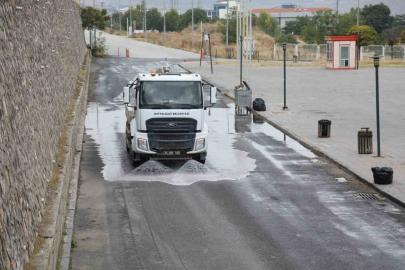 Battalgazi Belediyesi ilçe genelinde temizlik çalışmalarını sürdürüyor