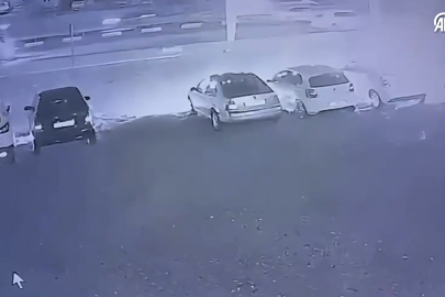 Benzin bidonuyla geldi, galerideki 6 aracı kundakladı