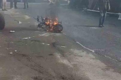 Bingöl’de kaynak yapılırken alev alan motosiklet kullanılamaz hale geldi