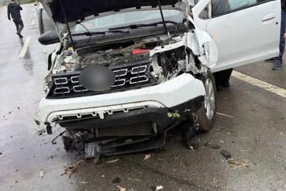 Bingöl’de otomobil ağaca çarptı: 2 yaralı