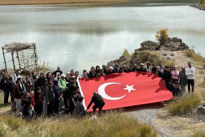 Bitlis Maarif Ailesi Nemrut’ta doğa yürüyüşünde buluştu