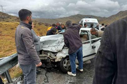 Bitlis’te otomobiller çarpıştı: 5 yaralı