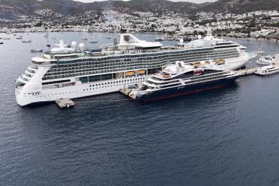 Bodrum'a 2 kruvaziyer ile 2 bin 437 turist geldi