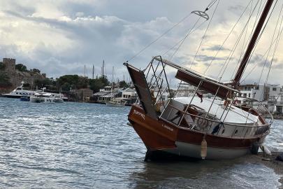 Bodrum’da yelkenli tekne karaya oturdu
