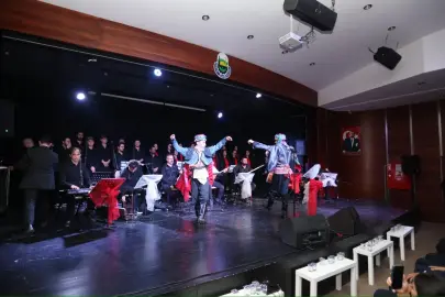 Bursa İnegöl'de Gençlik Korosu'ndan Cumhuriyet'e özel konser