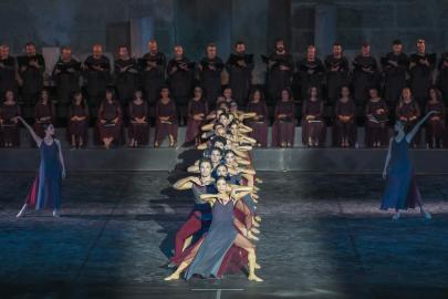 Carmina Burana dev kadrosuyla Antalya DOB'da